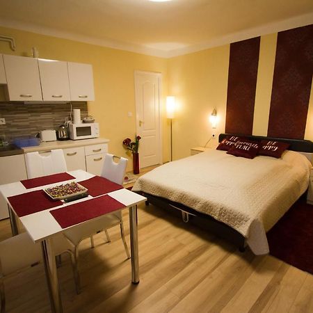 Angyal Apartman Cserkeszőlő Esterno foto