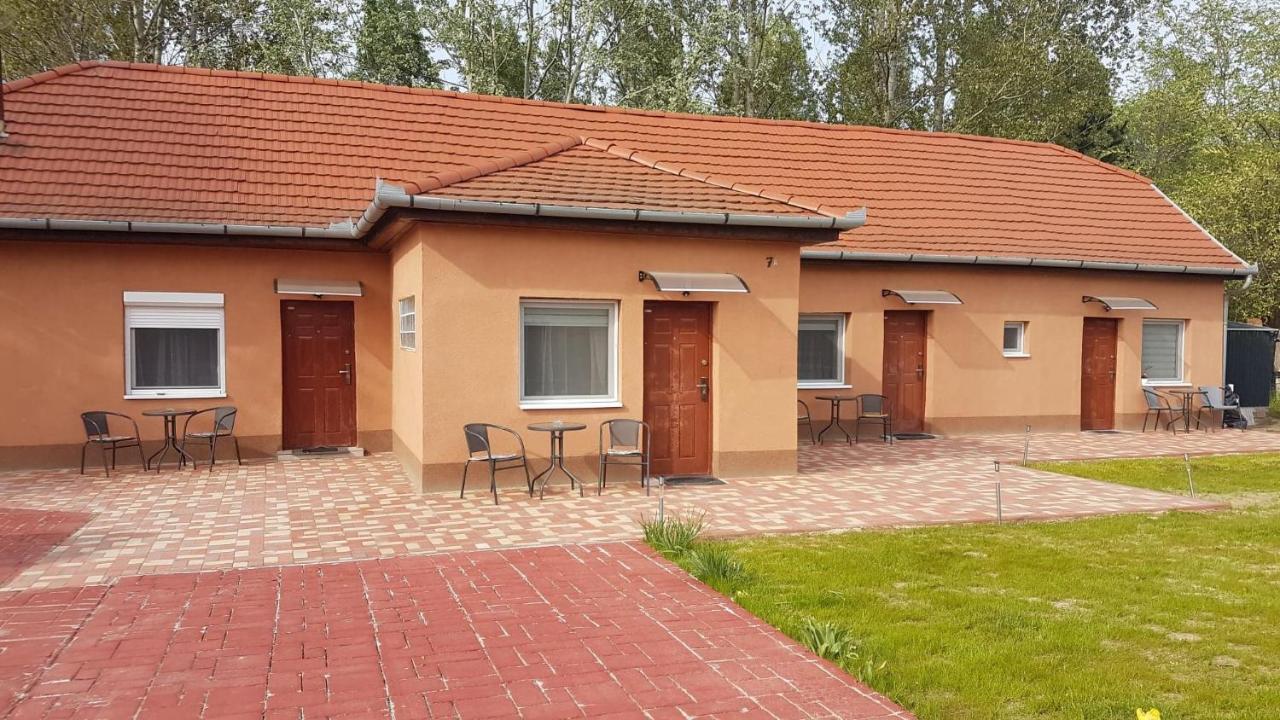 Angyal Apartman Cserkeszőlő Esterno foto