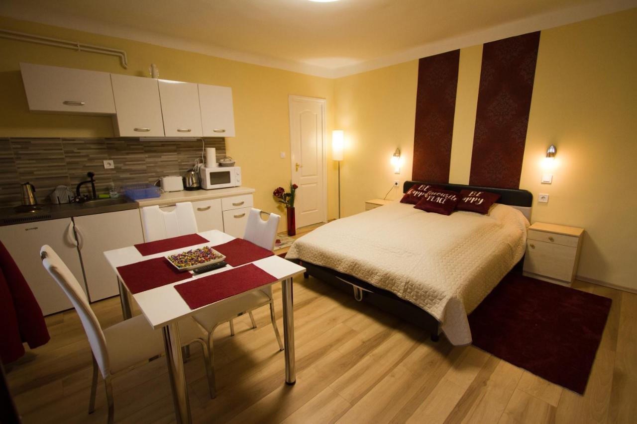 Angyal Apartman Cserkeszőlő Esterno foto