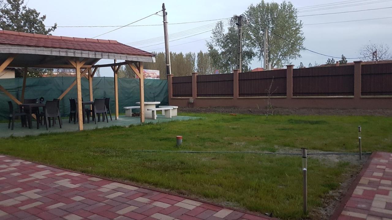 Angyal Apartman Cserkeszőlő Esterno foto