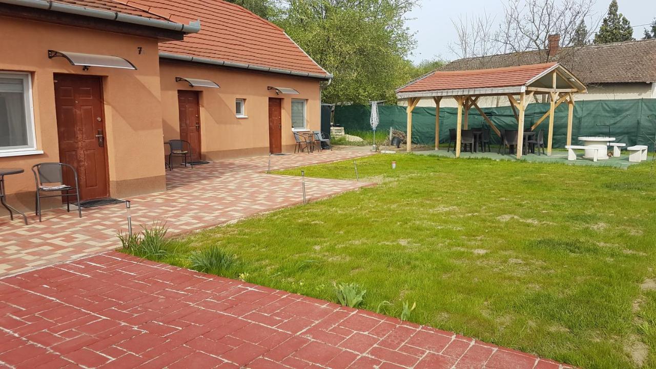 Angyal Apartman Cserkeszőlő Esterno foto