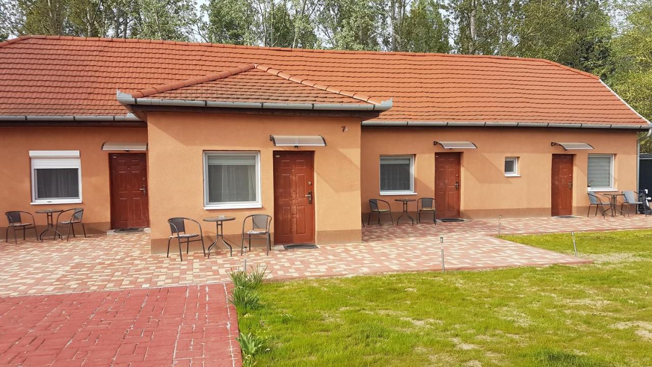 Angyal Apartman Cserkeszőlő Esterno foto