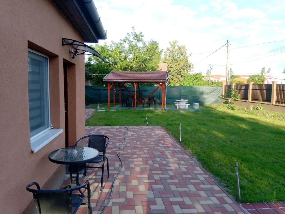 Angyal Apartman Cserkeszőlő Esterno foto