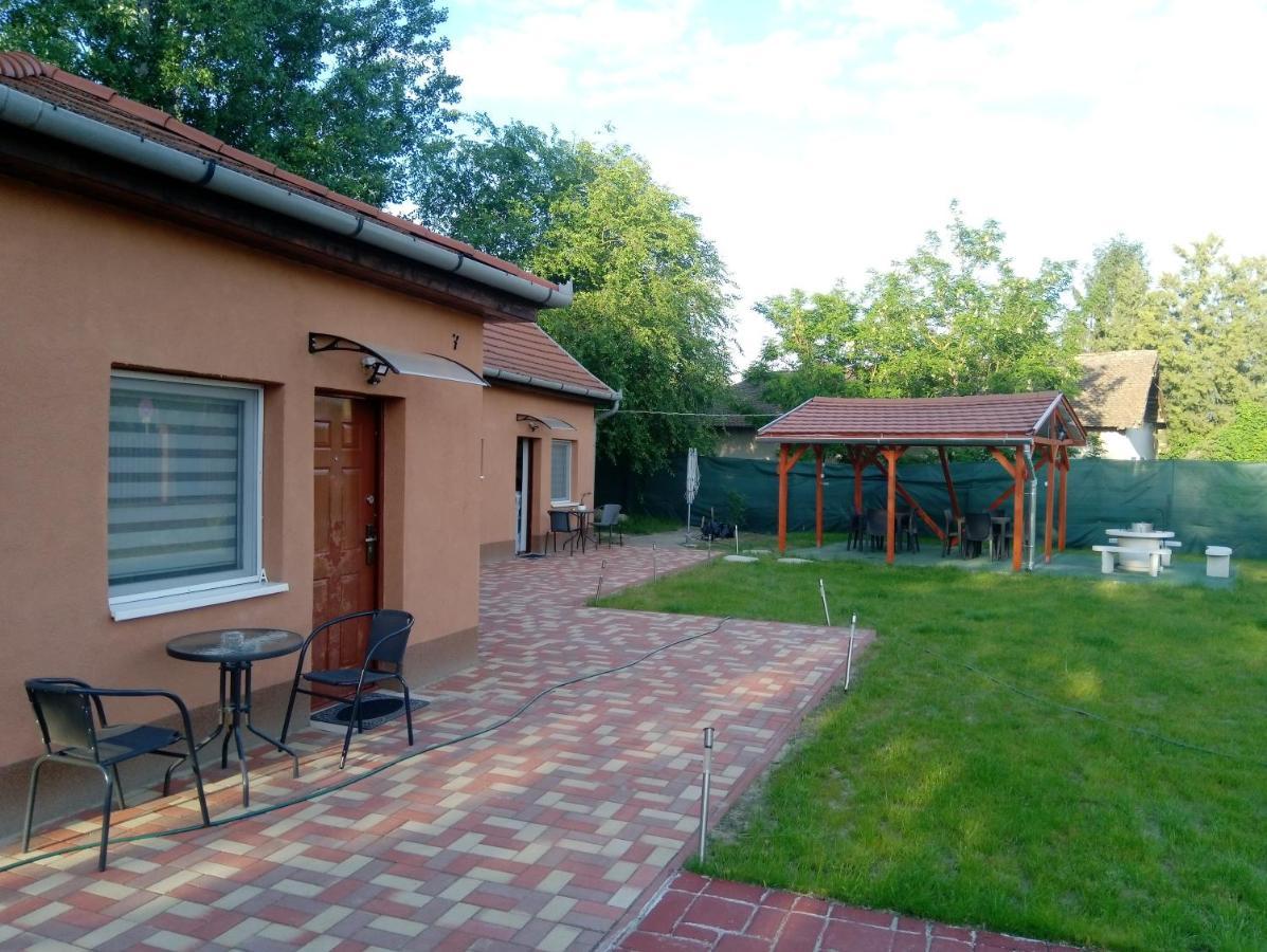 Angyal Apartman Cserkeszőlő Esterno foto